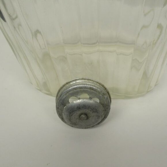 Vintage Crystal RIBBED 9 1/2" Half Gallon Water Bottle w/Original Sprinkler Lid - Picture 5 of 5
